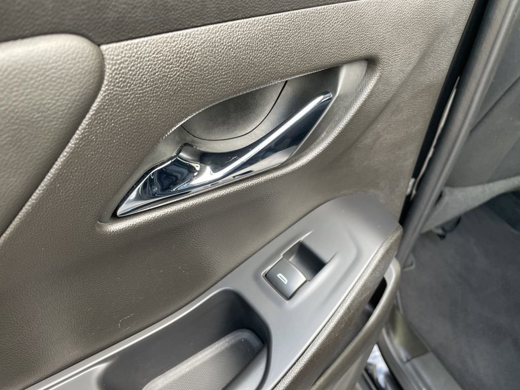 Used 2021 Chevrolet Traverse LT image 47