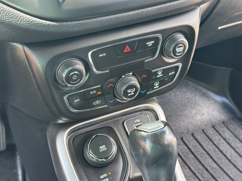 Used 2018 Jeep Compass Latitude w/ Popular Equipment Group AWD/4WD image 34