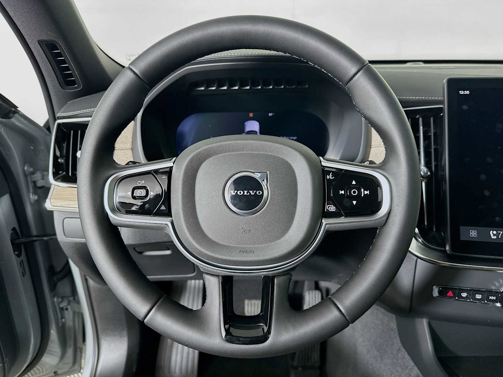 New 2026 Volvo XC90 T8 Plus w/ Protection Package Premier AWD/4WD image 11