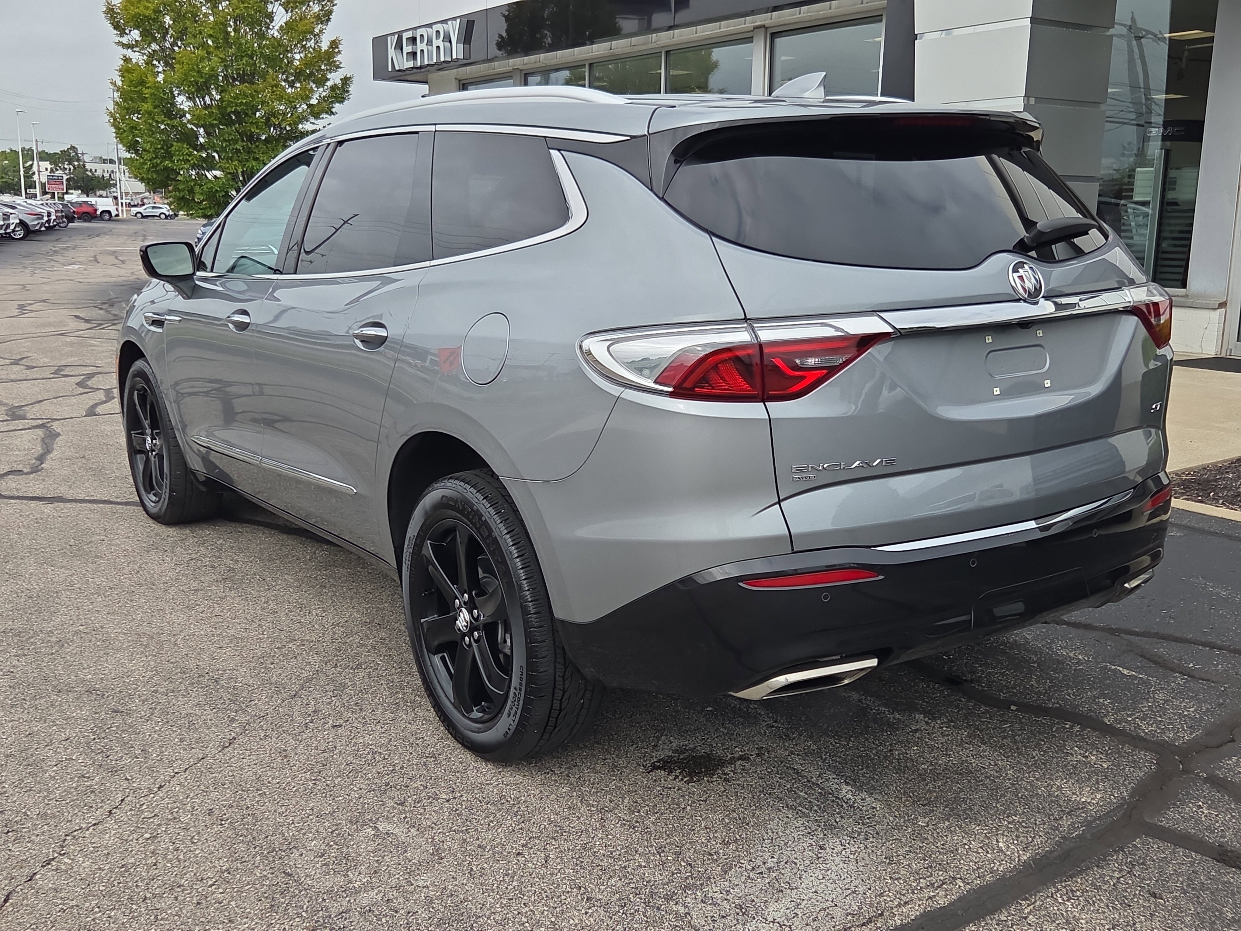 Used 2024 Buick Enclave Essence w/ Sport Touring Edition image 3