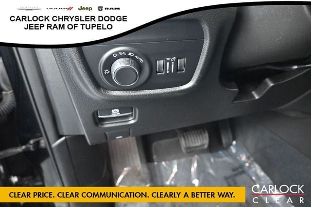 Used 2023 Jeep Grand Cherokee Altitude AWD/4WD image 16