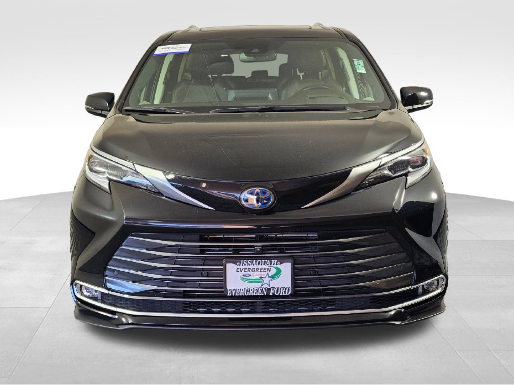 Used 2022 Toyota Sienna Platinum AWD/4WD image 2