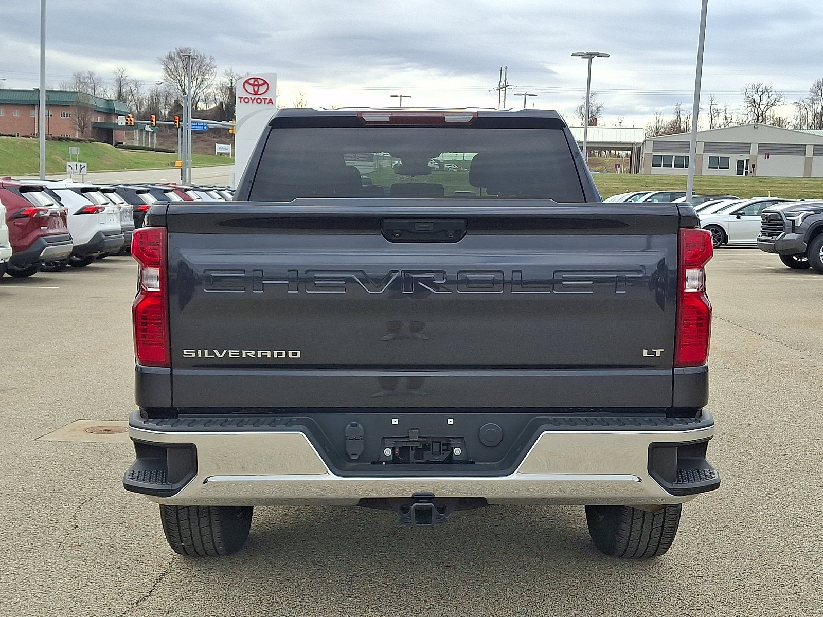 Used 2022 Chevrolet Silverado 1500 LT AWD/4WD image 5