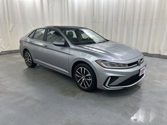 Used 2025 Volkswagen Jetta SE w/ Sunroof Package image 1