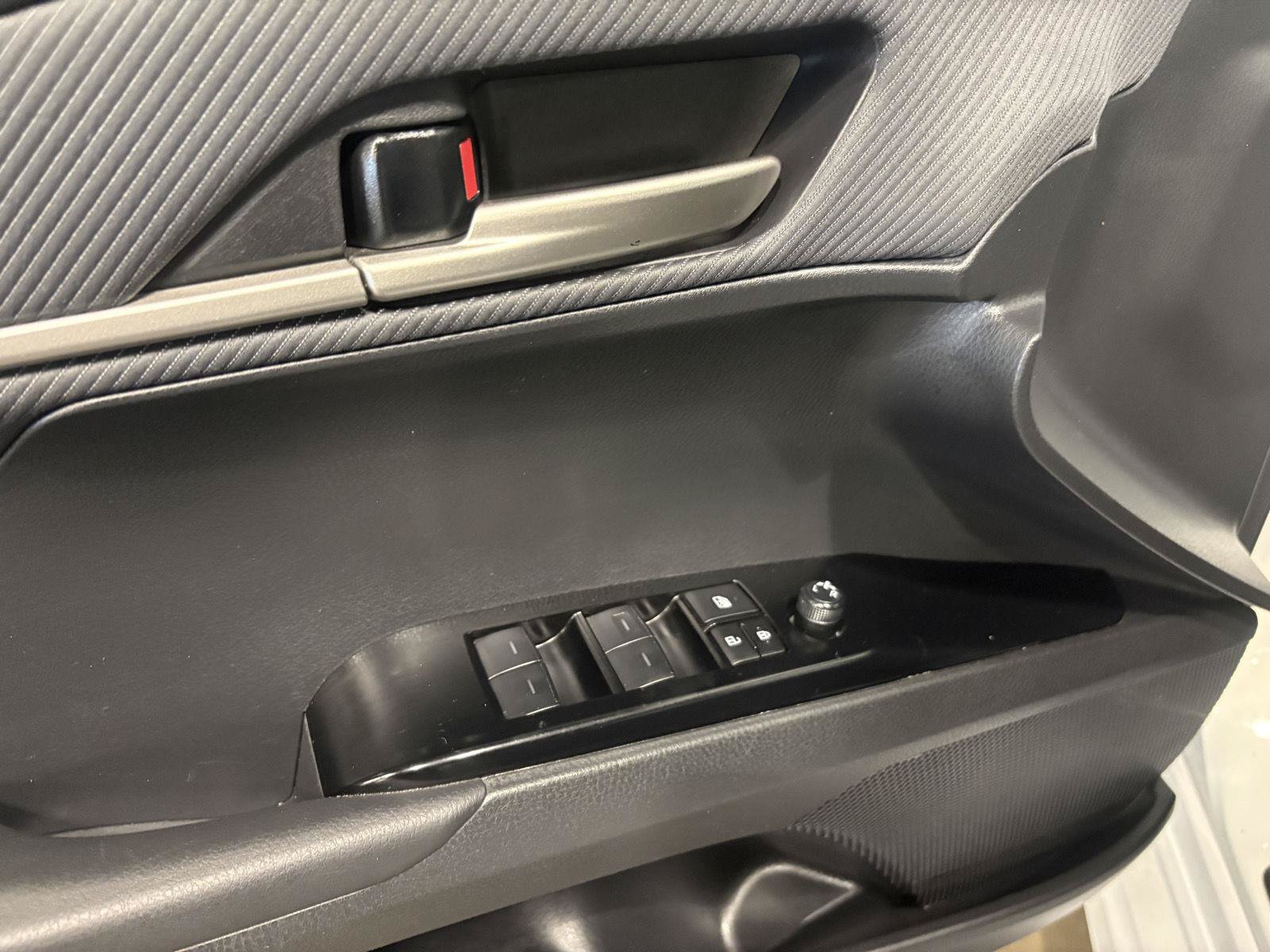 Used 2025 Toyota Camry SE FWD image 13