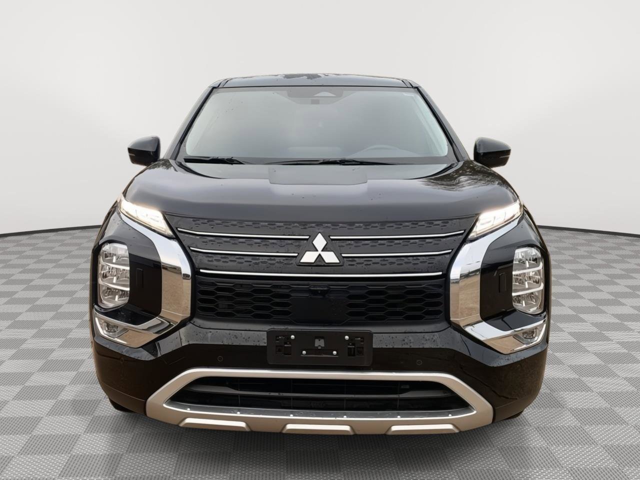 Used 2024 Mitsubishi Outlander SE video 2