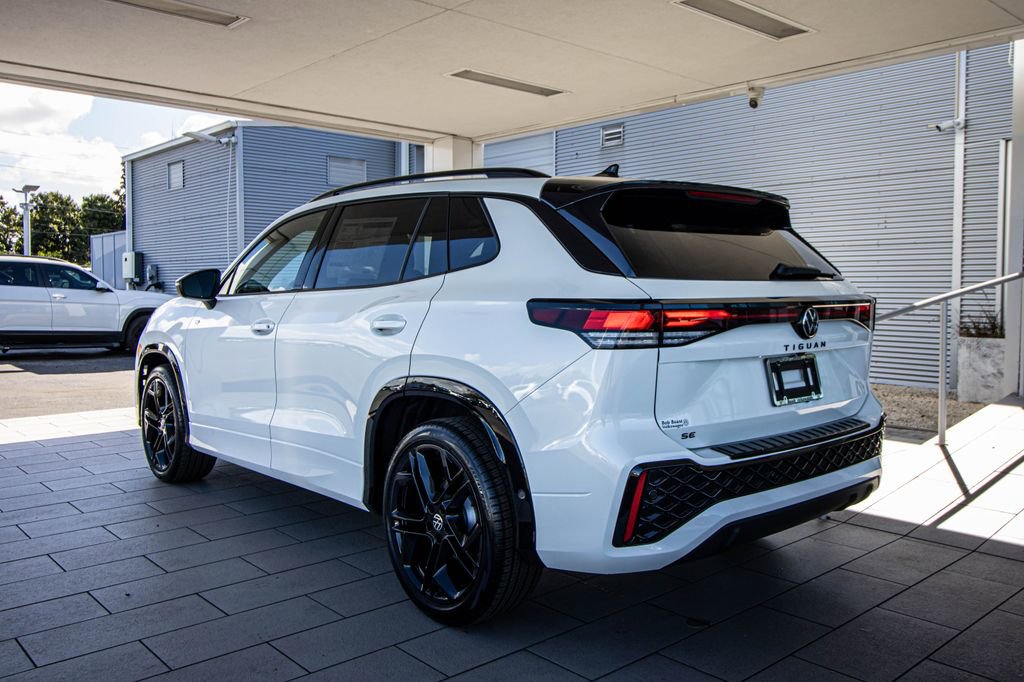 New 2026 Volkswagen Tiguan SE R-Line FWD image 17