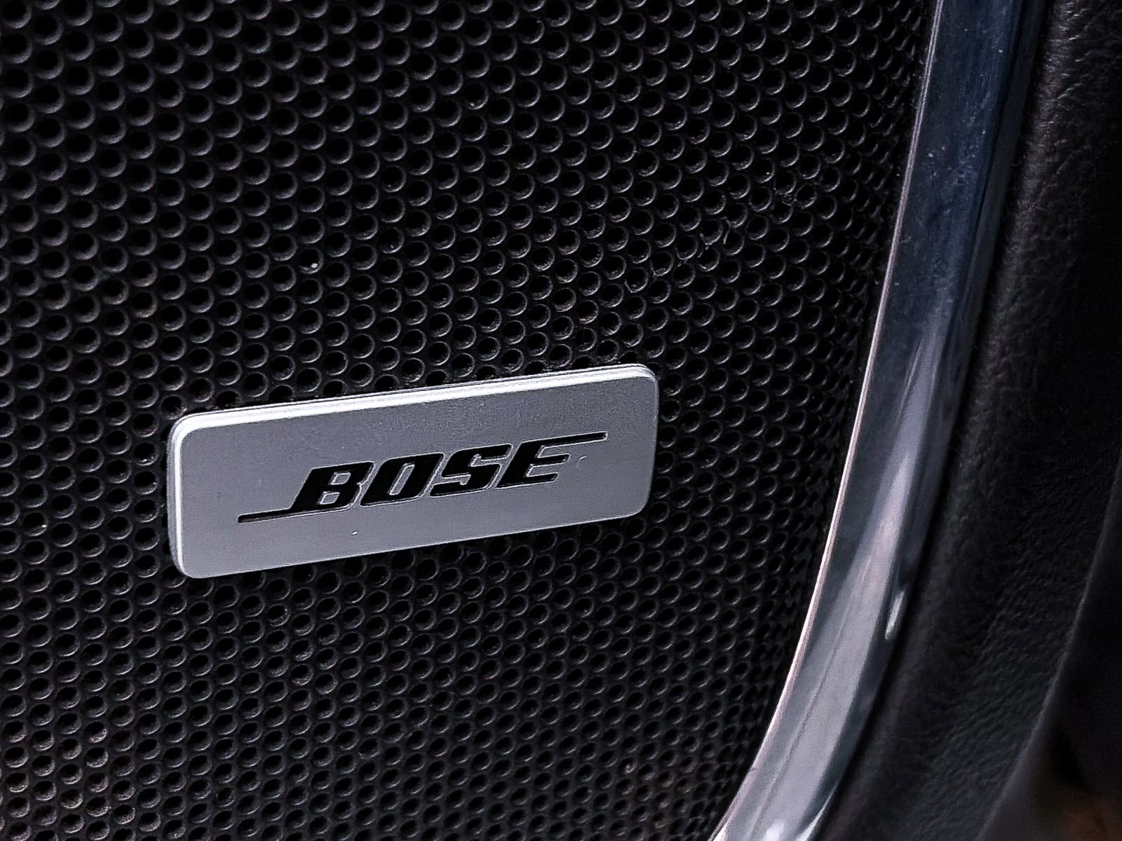 Used 2017 Chevrolet Tahoe LT w/ Luxury Package AWD/4WD image 2