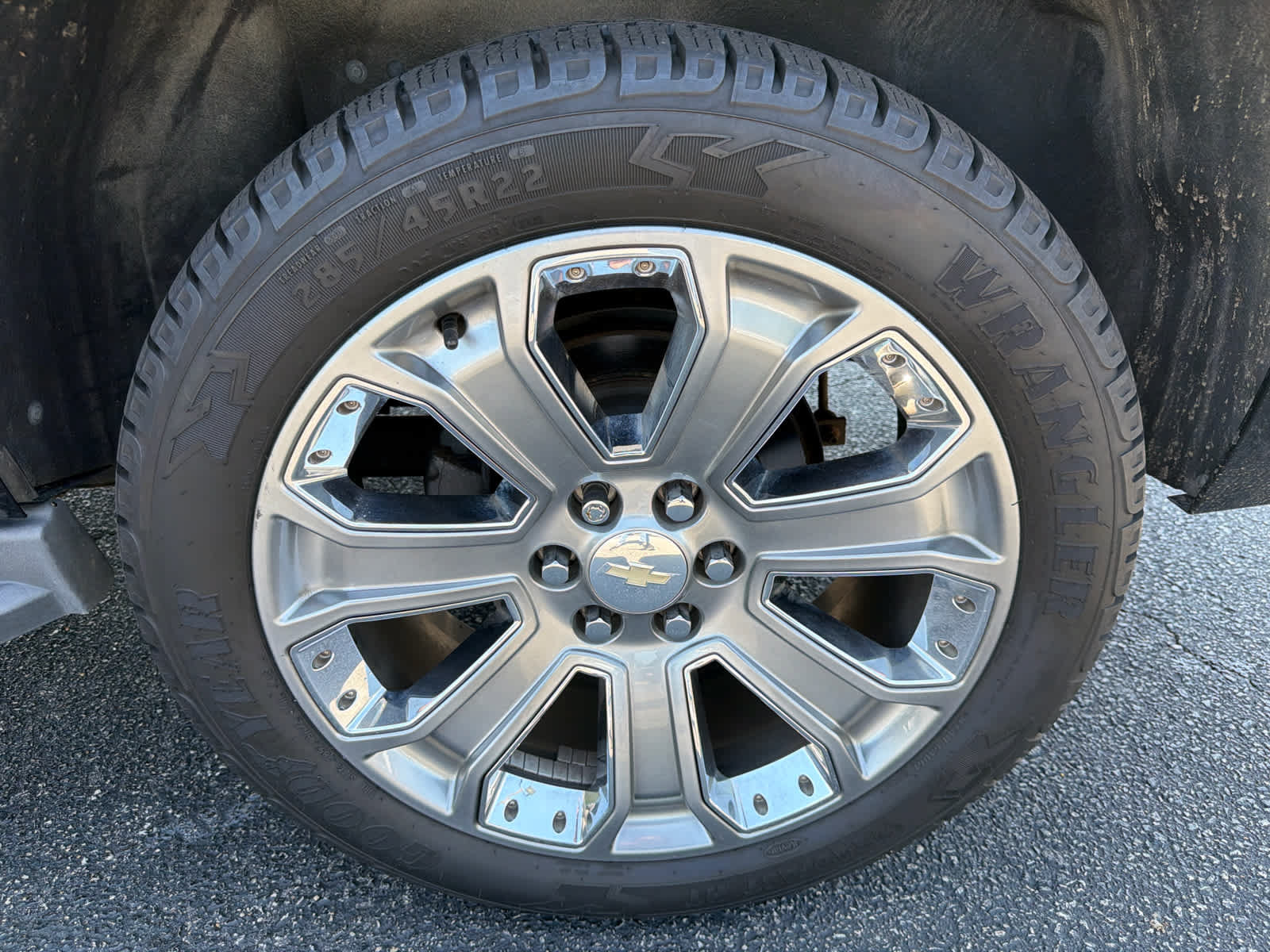 Used 2017 Chevrolet Tahoe LT w/ Luxury Package AWD/4WD image 32