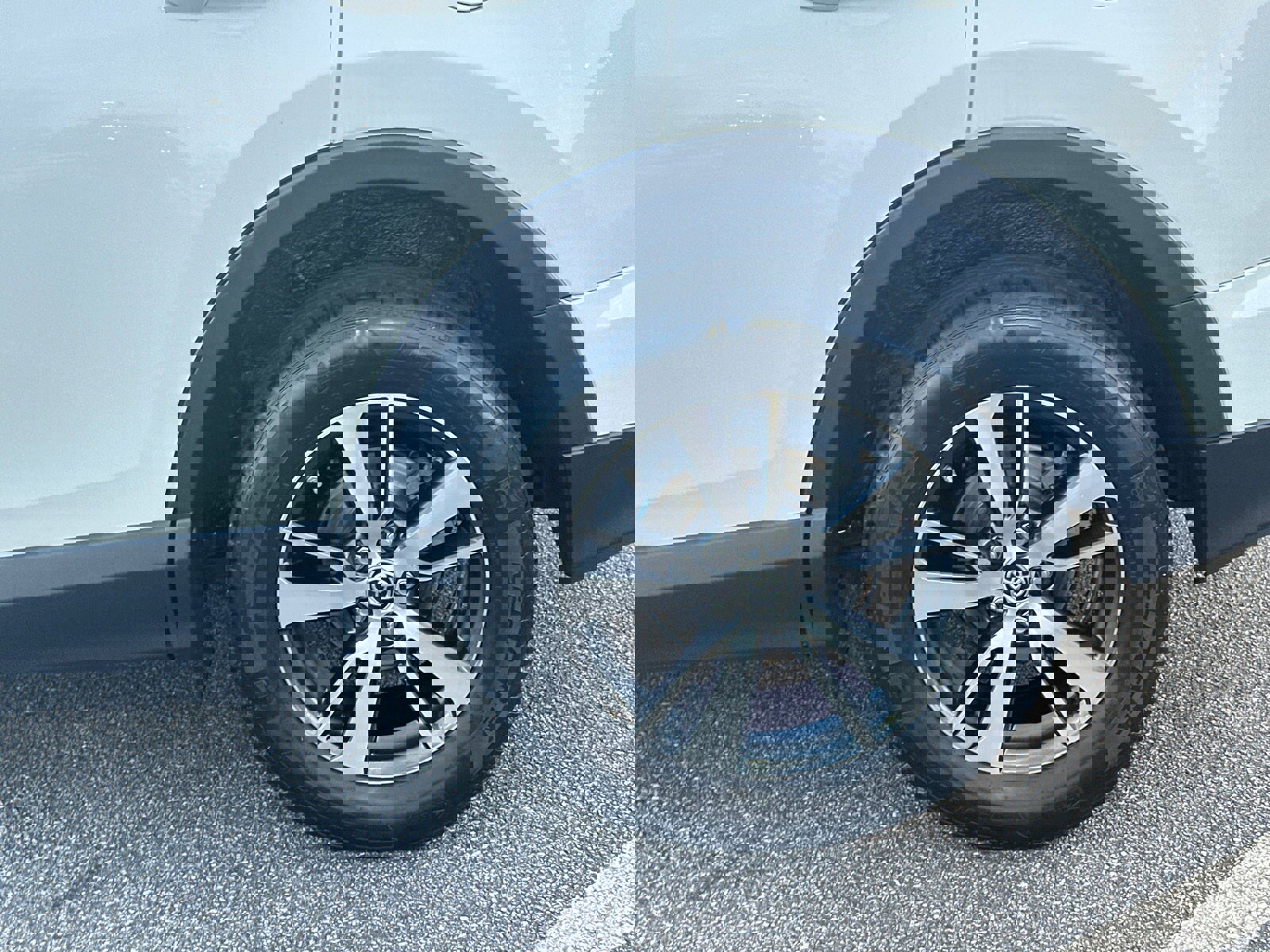 Used 2018 Toyota RAV4 XLE image 20