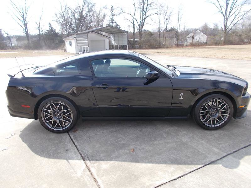 Used 2011 Ford Mustang Shelby GT500 w/ SVT Performance Pkg image 15