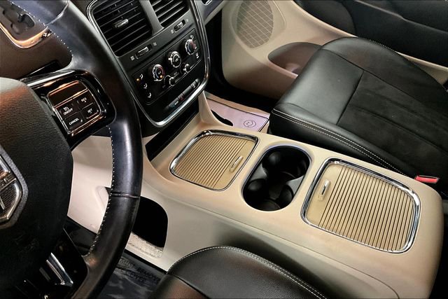 Used 2019 Dodge Grand Caravan SXT image 17