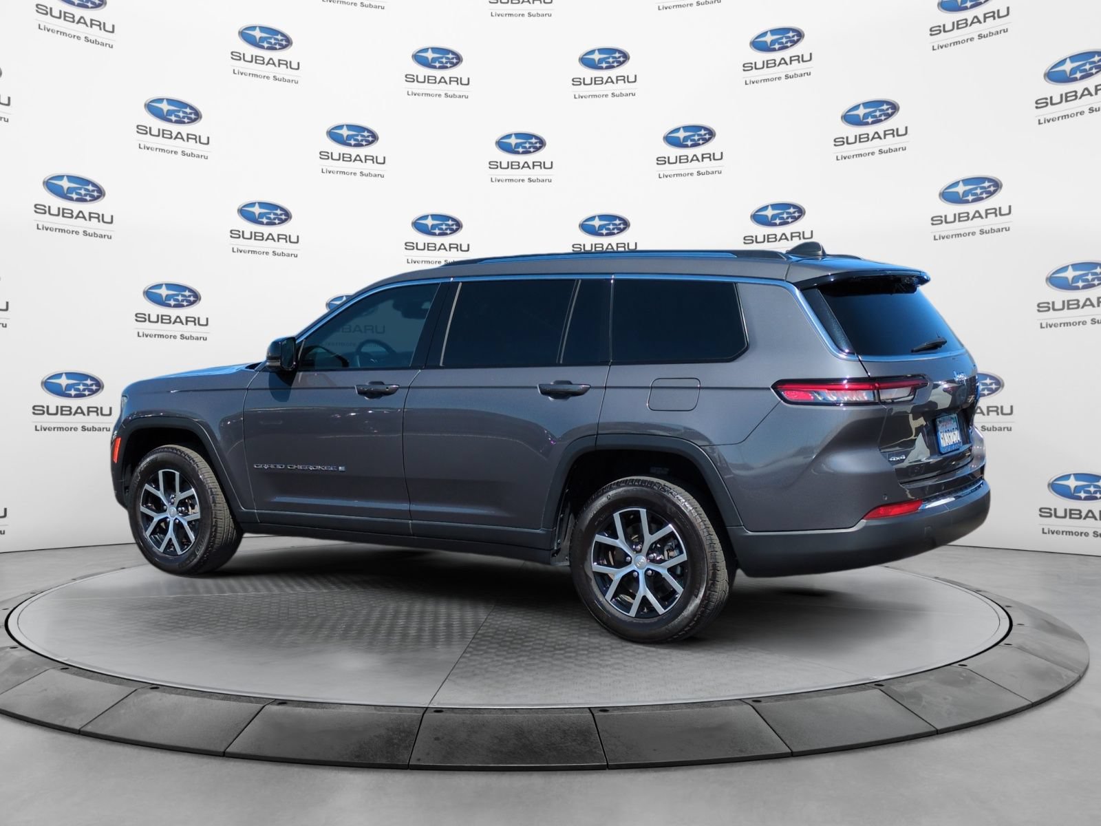 Used 2023 Jeep Grand Cherokee L Limited w/ Luxury Tech Group II AWD/4WD image 3