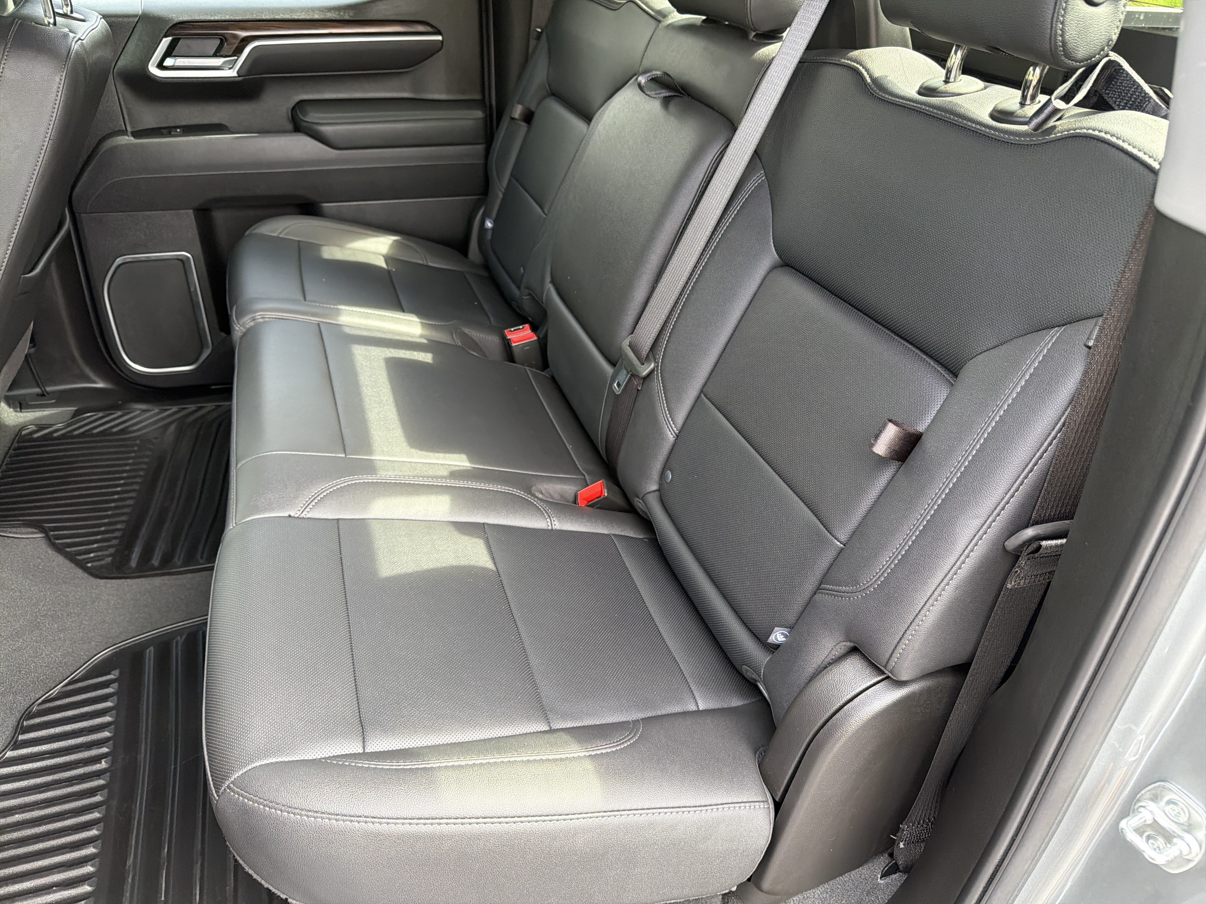 Used 2025 GMC Sierra 1500 SLT w/ SLT Premium Package AWD/4WD image 17
