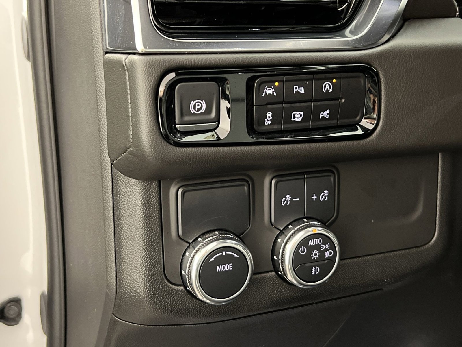 Used 2025 GMC Yukon XL Denali image 31