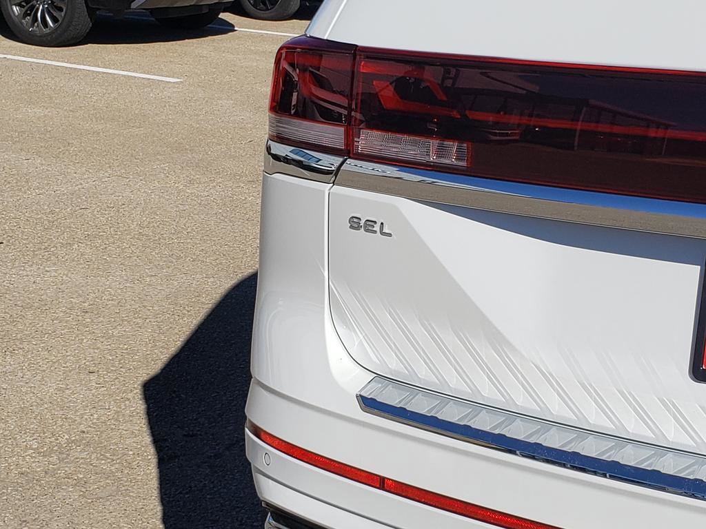 Used 2024 Volkswagen Atlas SEL Premium R-Line image 12