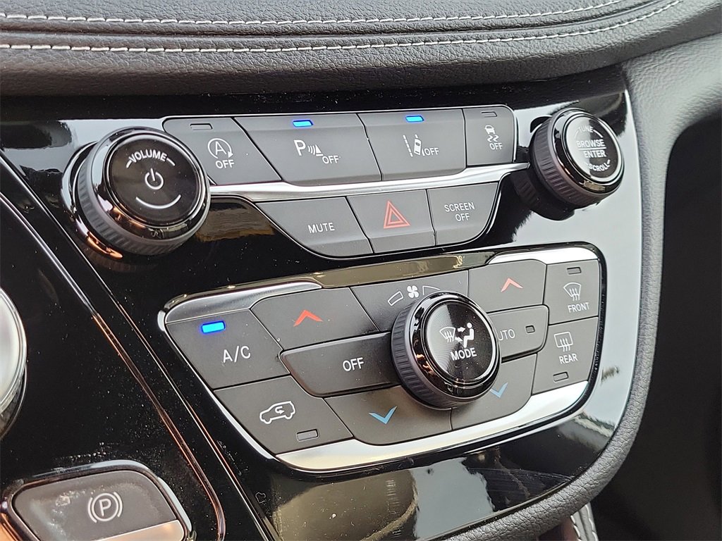 New 2026 Chrysler Pacifica Limited image 31