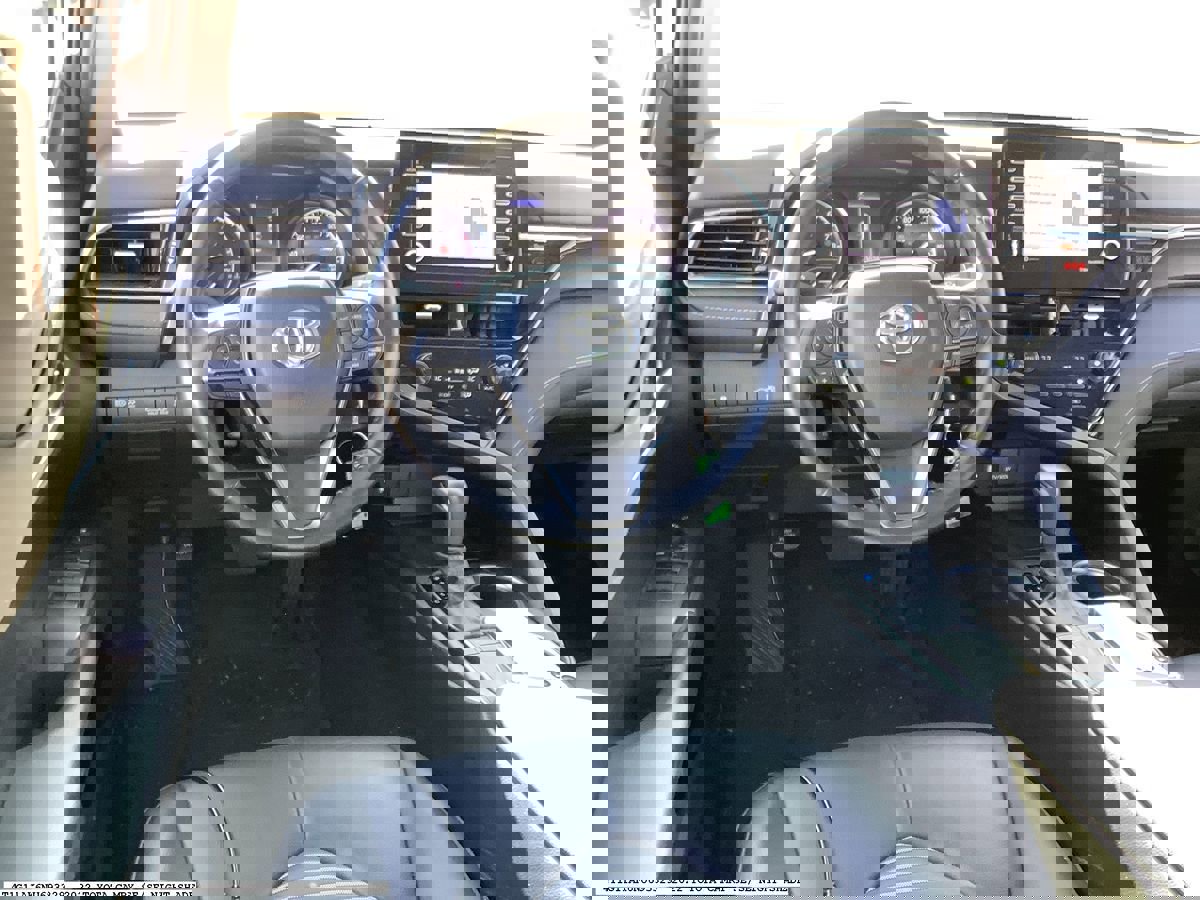 Used 2022 Toyota Camry SE image 5