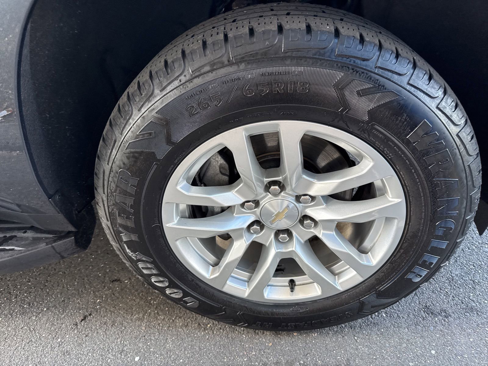 Used 2021 Chevrolet Suburban LT w/ Rear Media and Nav Package AWD/4WD image 12