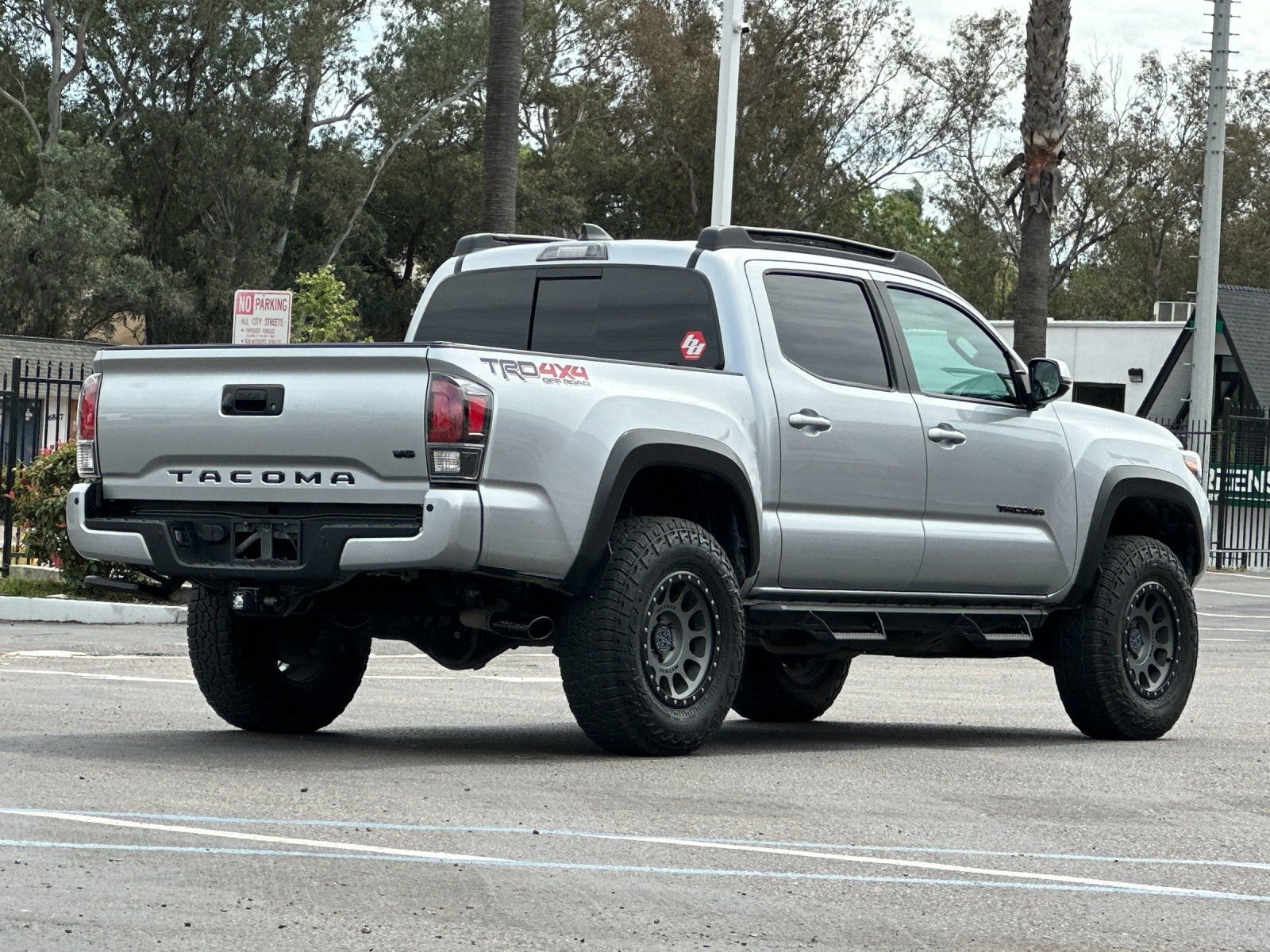 Used 2022 Toyota Tacoma TRD Off-Road w/ Technology Package AWD/4WD image 5