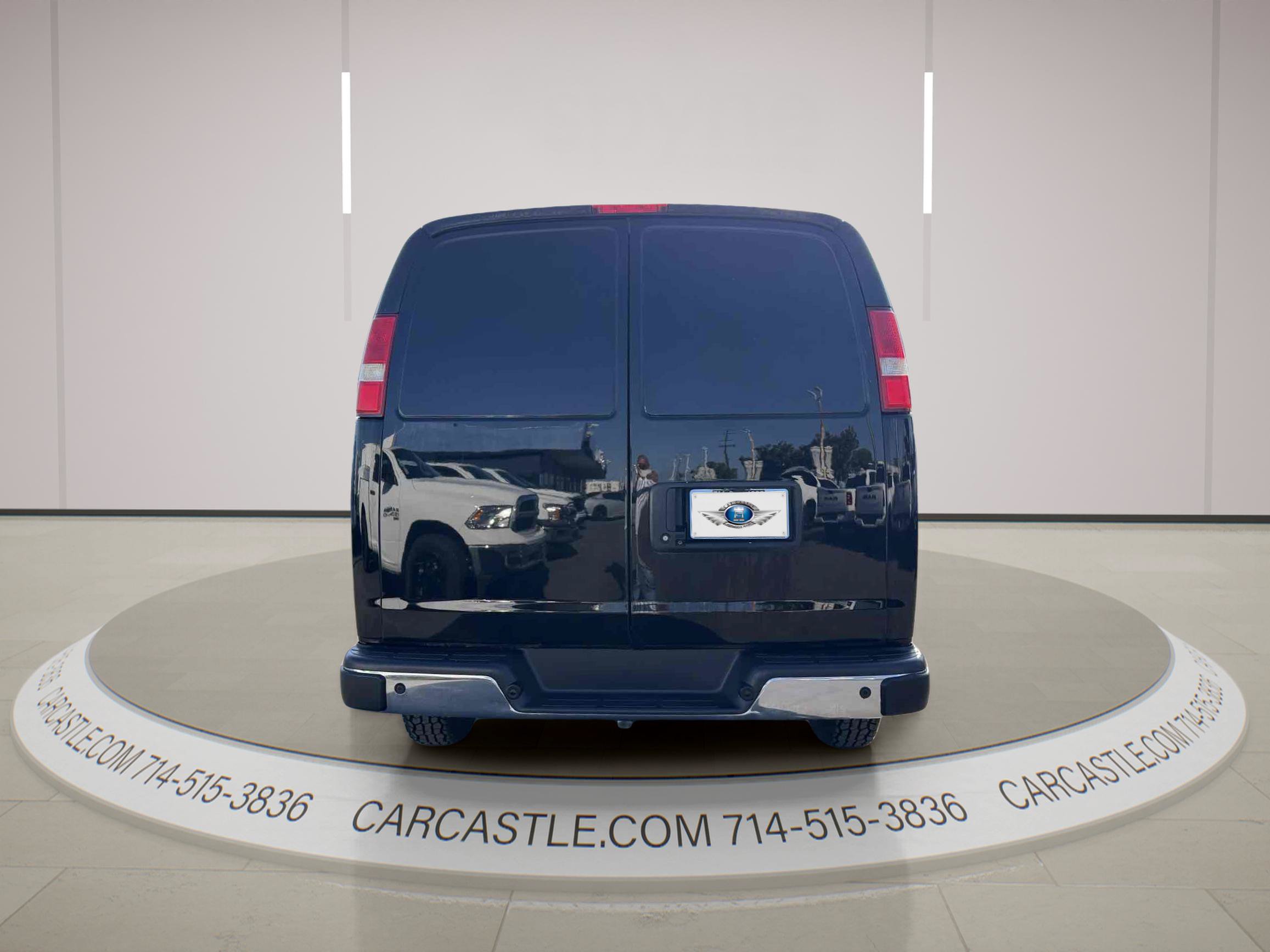 Used 2018 Chevrolet Express 2500 w/ Driver Convenience Package RWD image 5