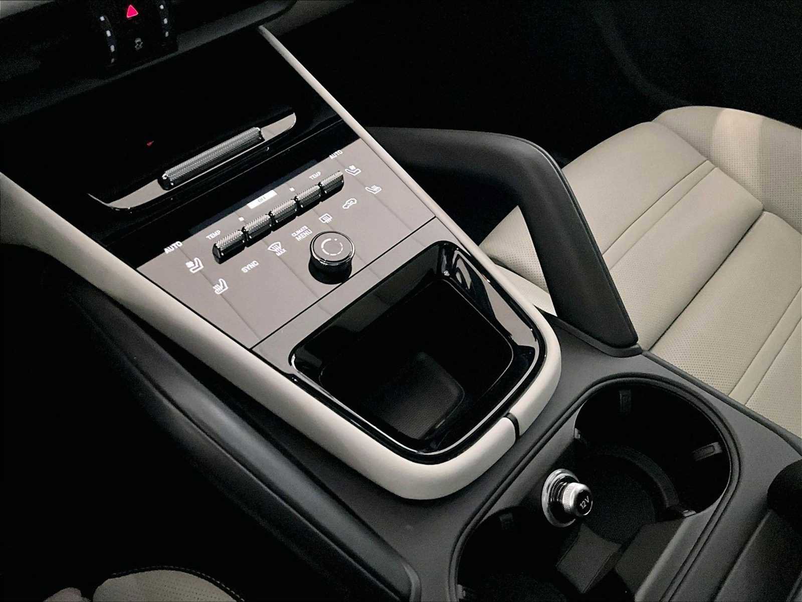 Used 2025 Porsche Cayenne image 20