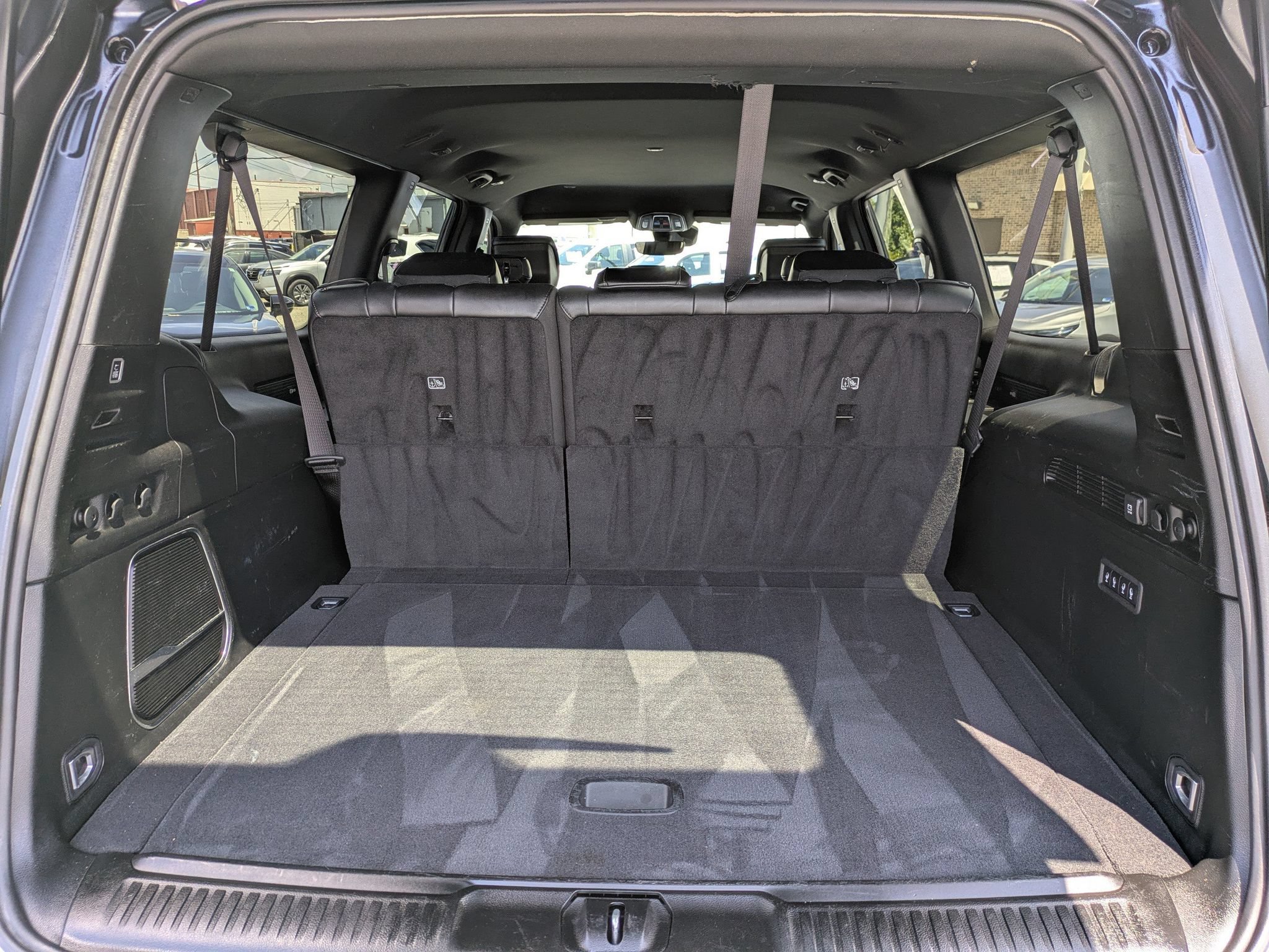 Used 2023 Jeep Wagoneer L Series III w/ Preferred Equipment Group AWD/4WD image 14
