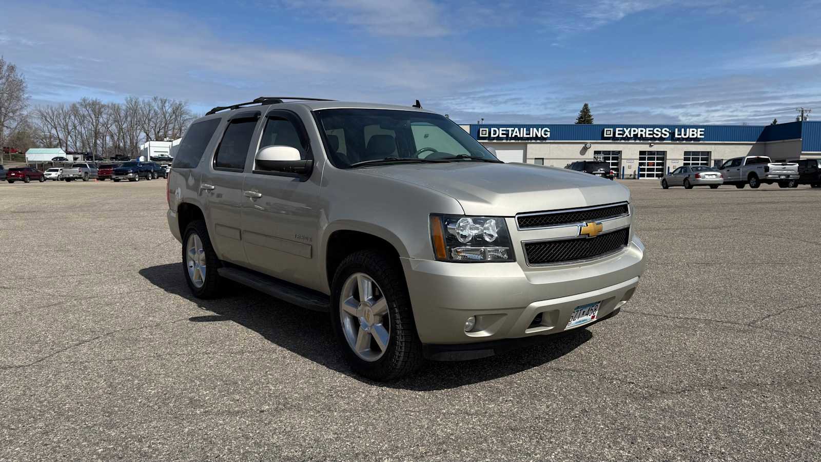 Used 2014 Chevrolet Tahoe LT w/ Luxury Package AWD/4WD image 2