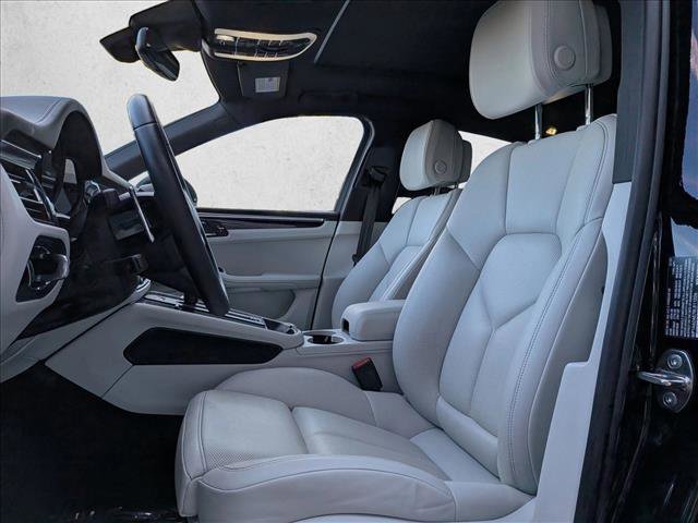 Certified 2024 Porsche Macan image 5