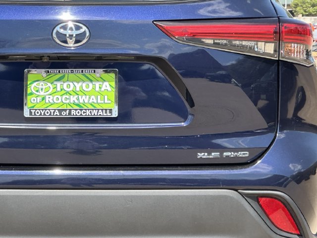 Used 2021 Toyota Highlander XLE AWD/4WD image 6