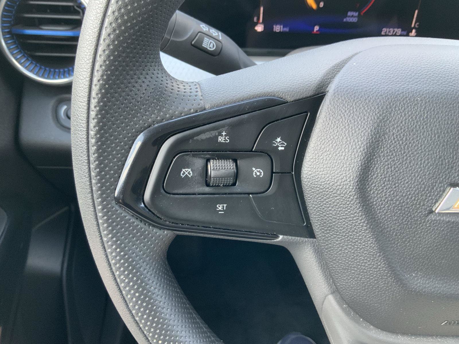 Used 2024 Chevrolet Trax LT FWD image 28