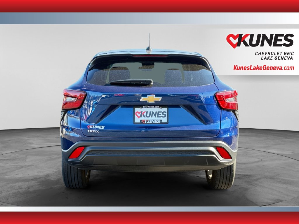 Used 2024 Chevrolet Trax LS w/ LS Convenience Package FWD image 8