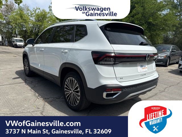 Used 2025 Volkswagen Taos SE w/ Panoramic Sunroof Package image 3