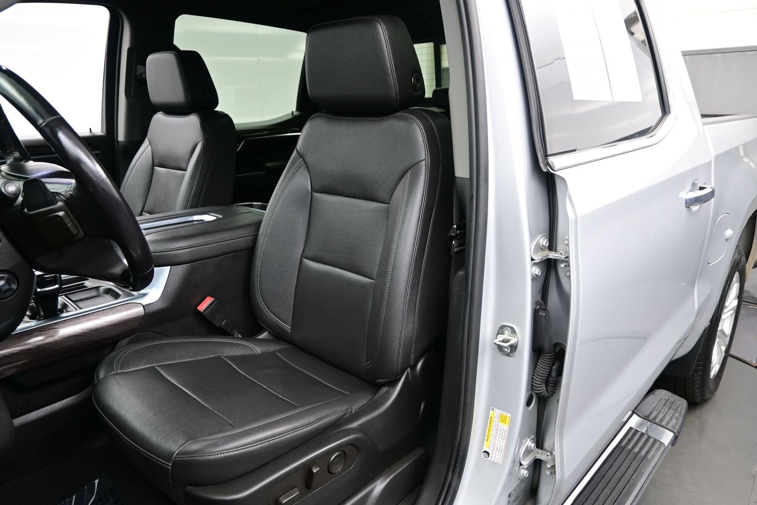 Used 2022 Chevrolet Silverado 1500 LTZ w/ LTZ Premium Package AWD/4WD image 12