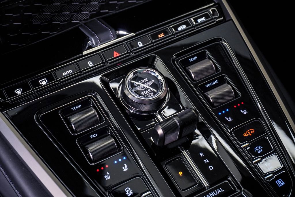 Used 2025 Aston Martin DBX 707 image 31