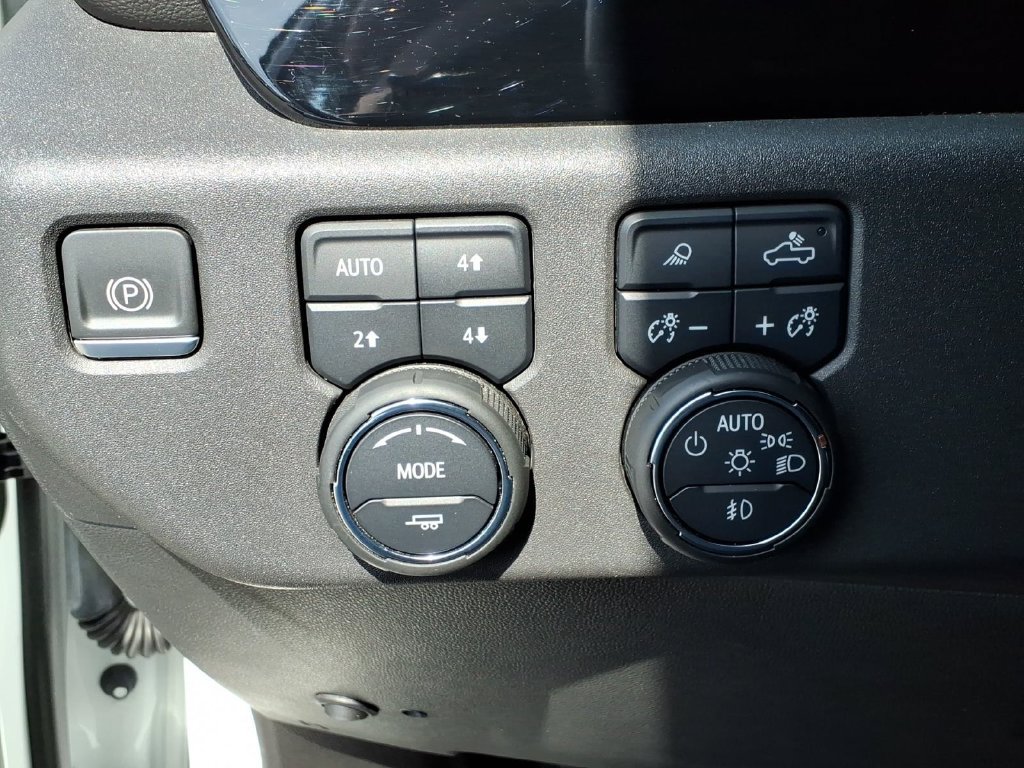Used 2022 Chevrolet Silverado 1500 LT Trail Boss w/ LT Trail Boss Premium Package AWD/4WD image 35