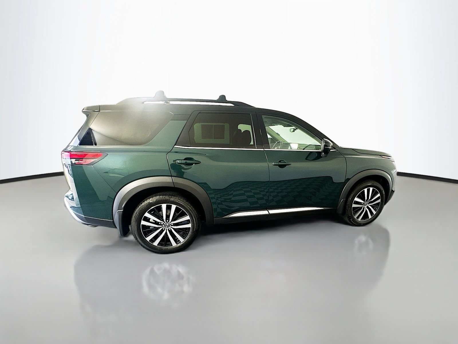 Used 2023 Nissan Pathfinder Platinum w/ Cargo Package AWD/4WD image 8