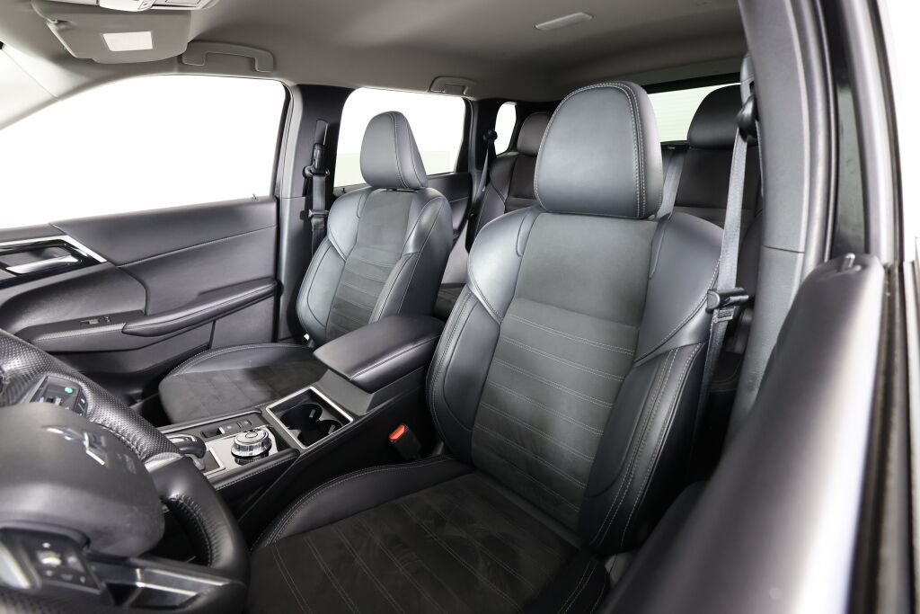 Used 2024 Mitsubishi Outlander SE AWD/4WD image 11