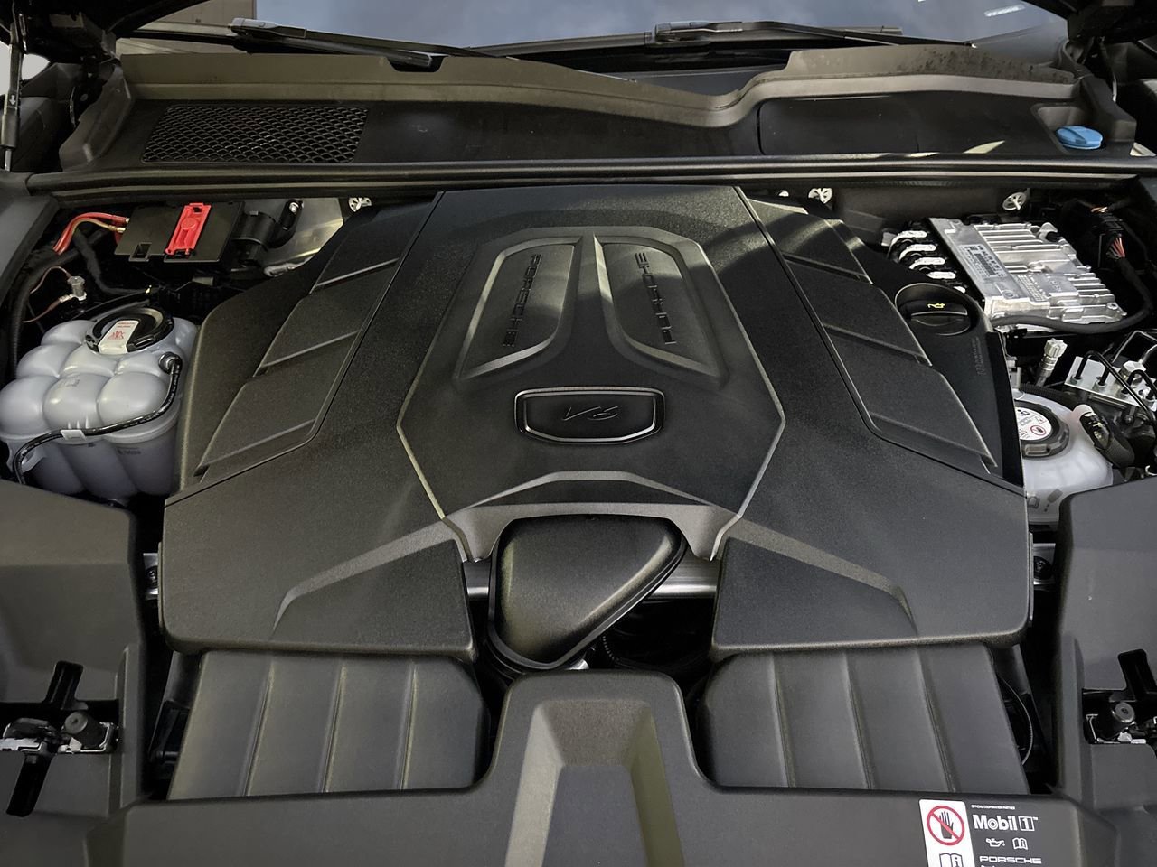 Used 2025 Porsche Cayenne E-Hybrid Coupe image 11