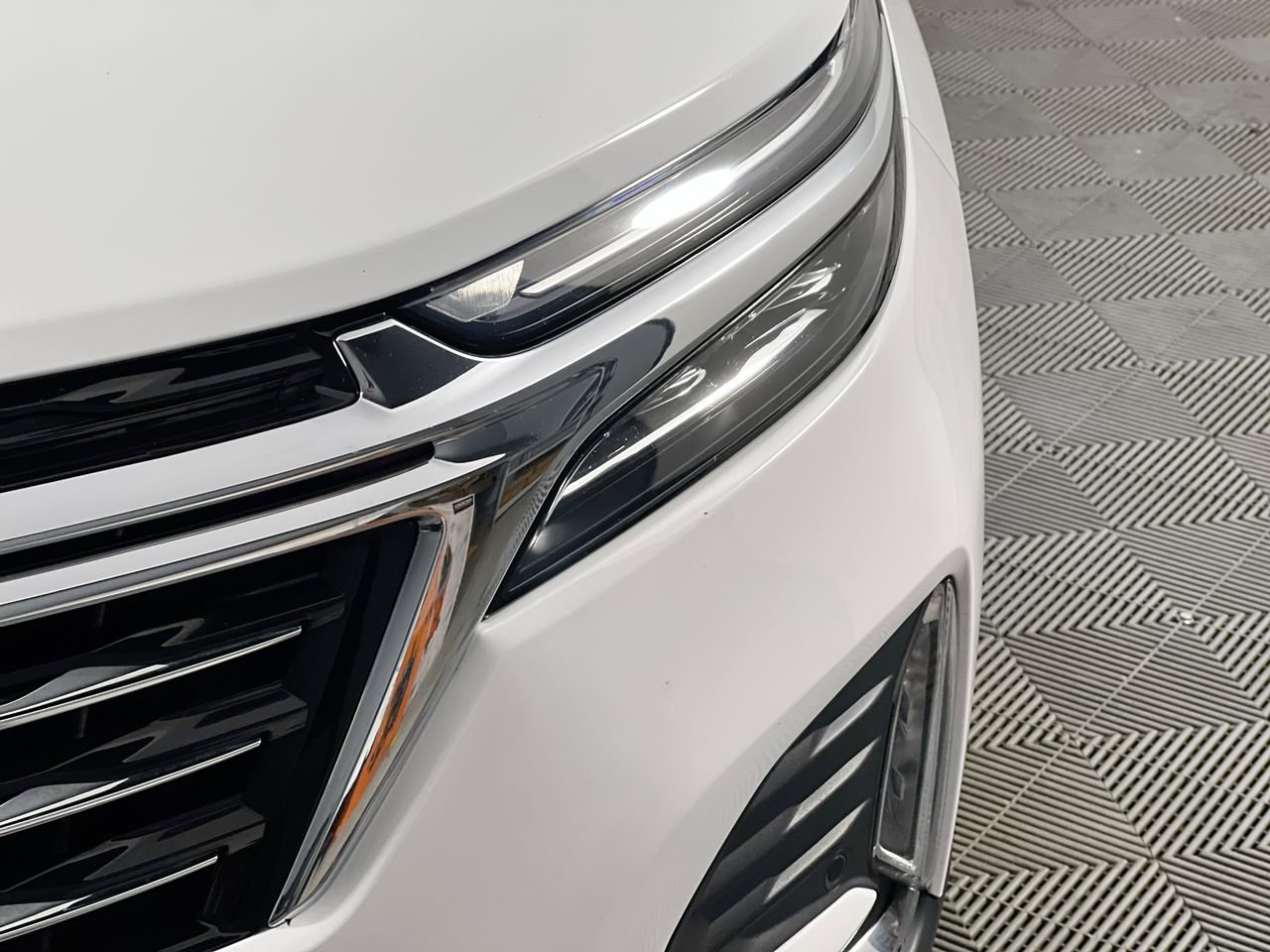 Used 2022 Chevrolet Equinox Premier AWD/4WD image 9
