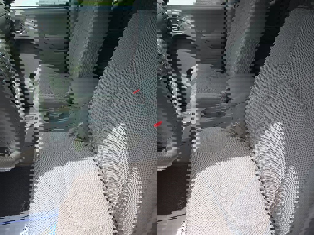 Used 2020 Nissan Frontier SV w/ Midnight Edition Floor Mats image 13