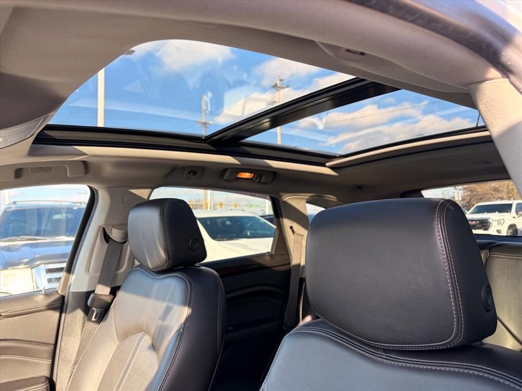 Used 2015 Cadillac SRX Luxury image 46