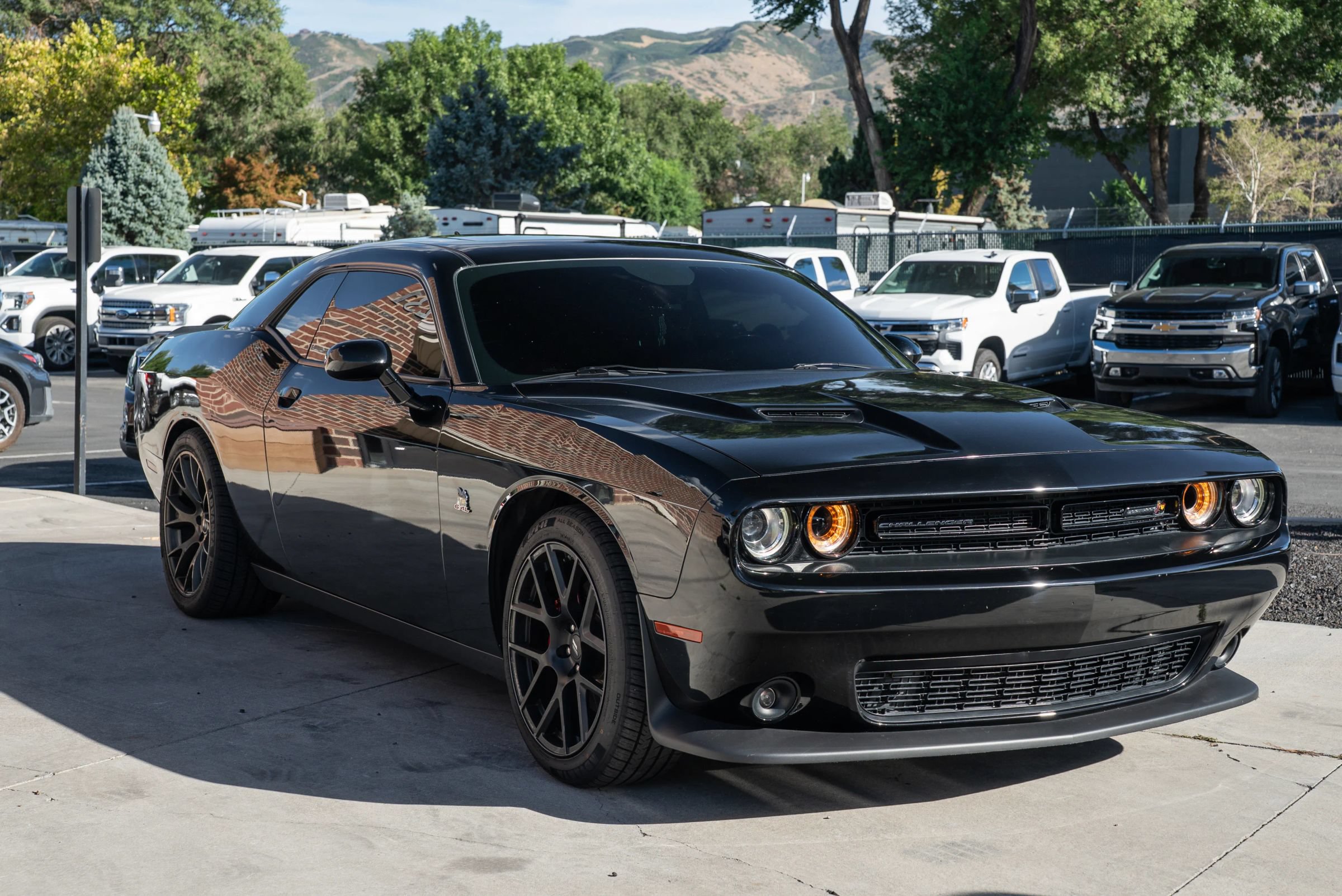 Used 2017 Dodge Challenger R/T Scat Pack w/ Leather Interior Group RWD image 12