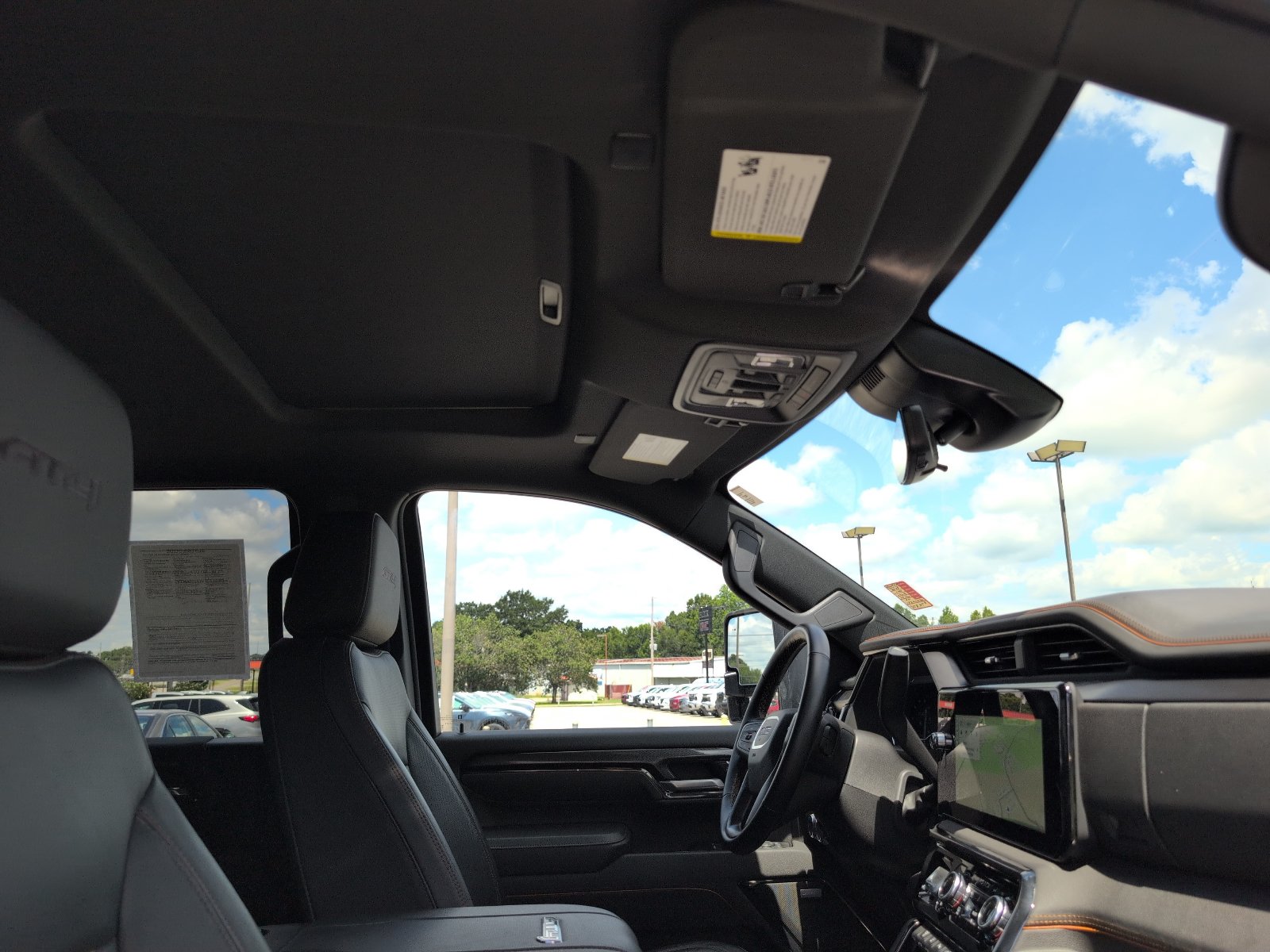 Used 2025 GMC Sierra 2500 AT4 w/ AT4 Premium Plus Package AWD/4WD image 12