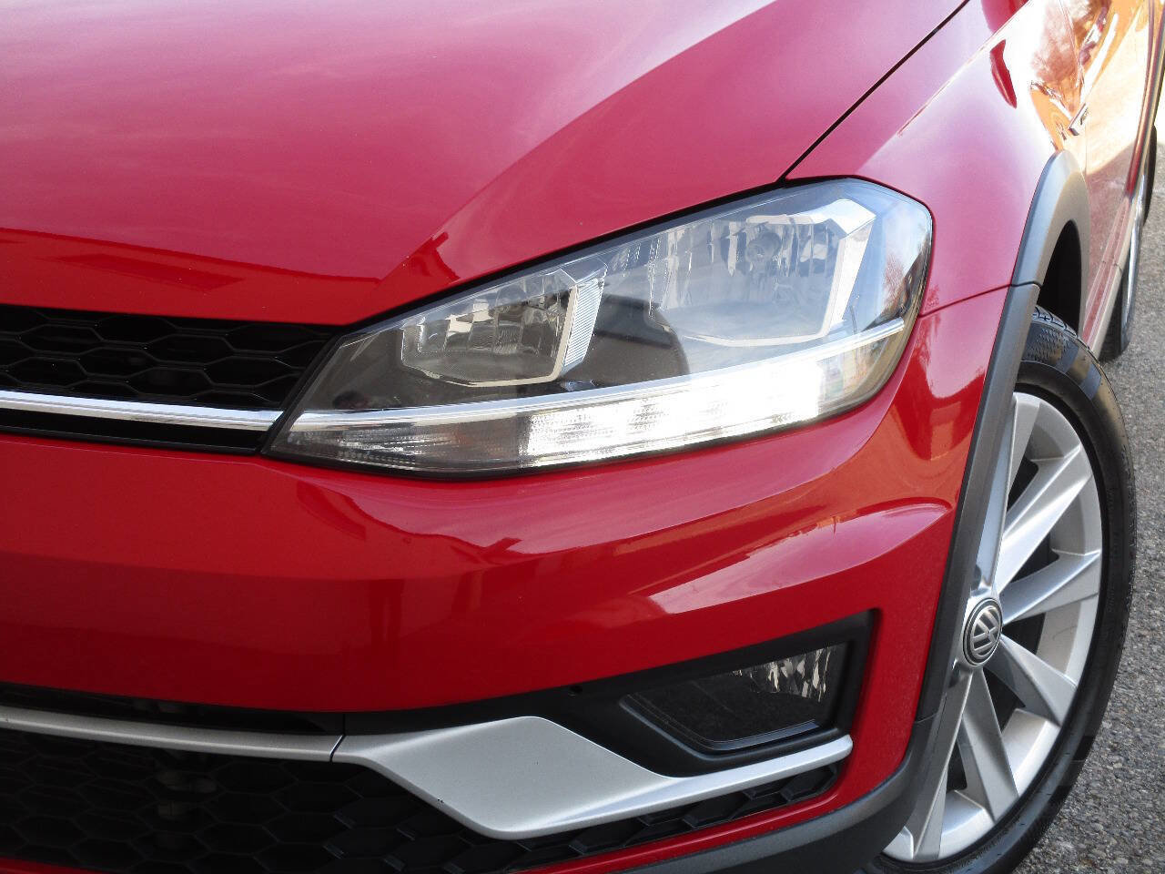 Used 2018 Volkswagen Golf Alltrack SE image 40