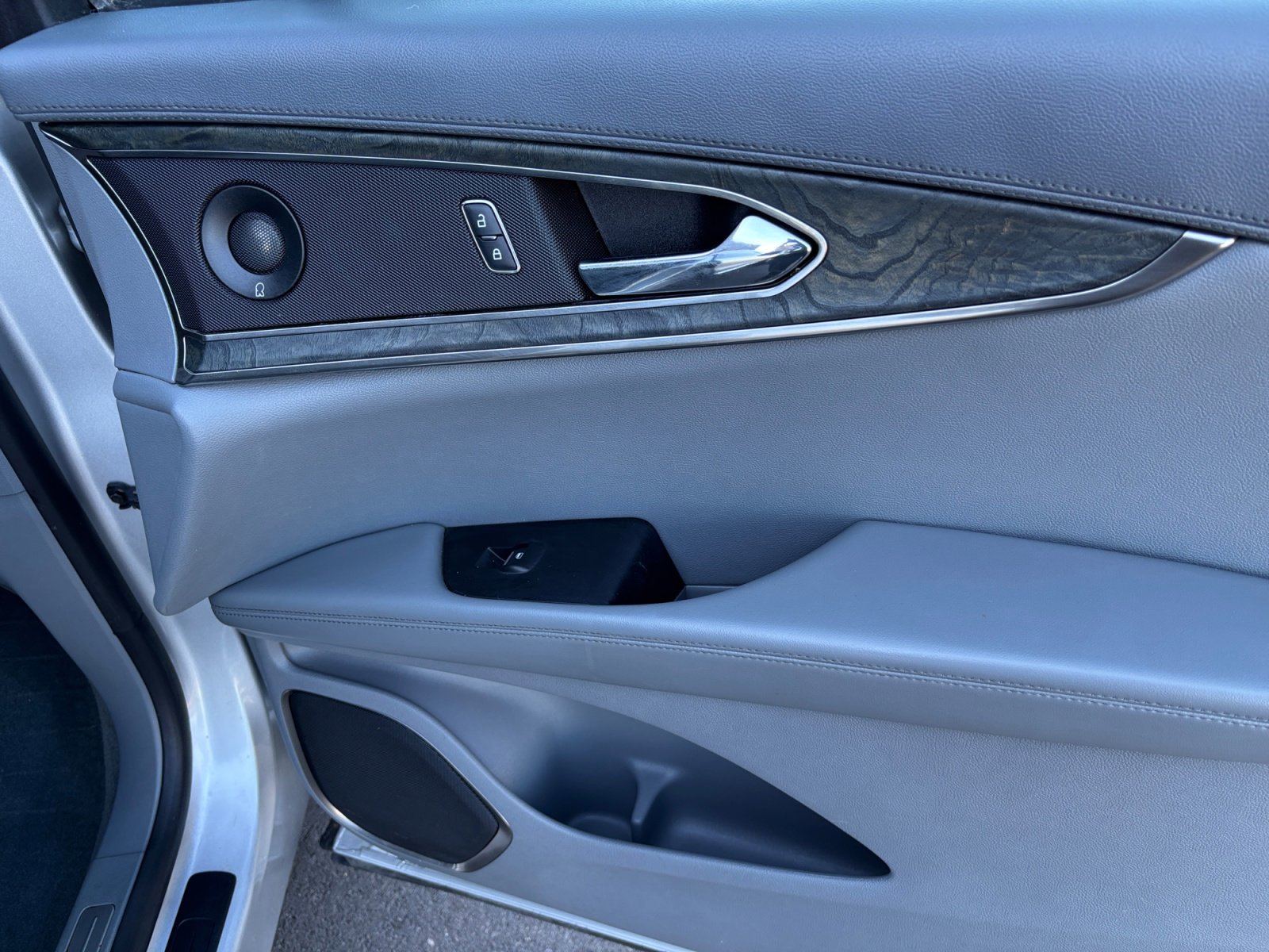 Used 2019 Lincoln Nautilus Reserve image 16