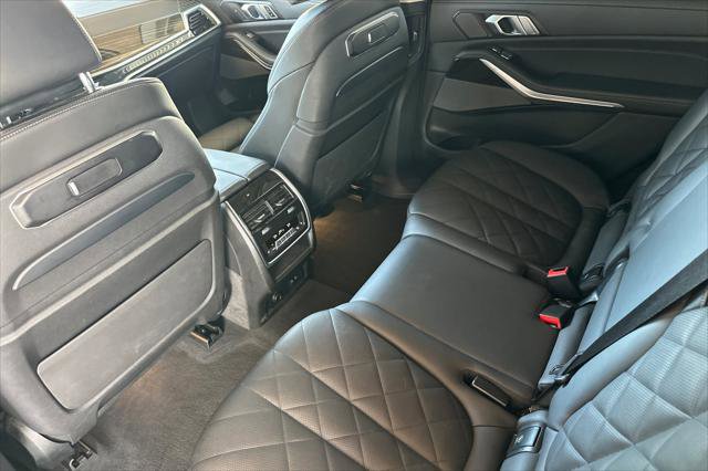 Used 2024 BMW X7 xDrive40i image 11
