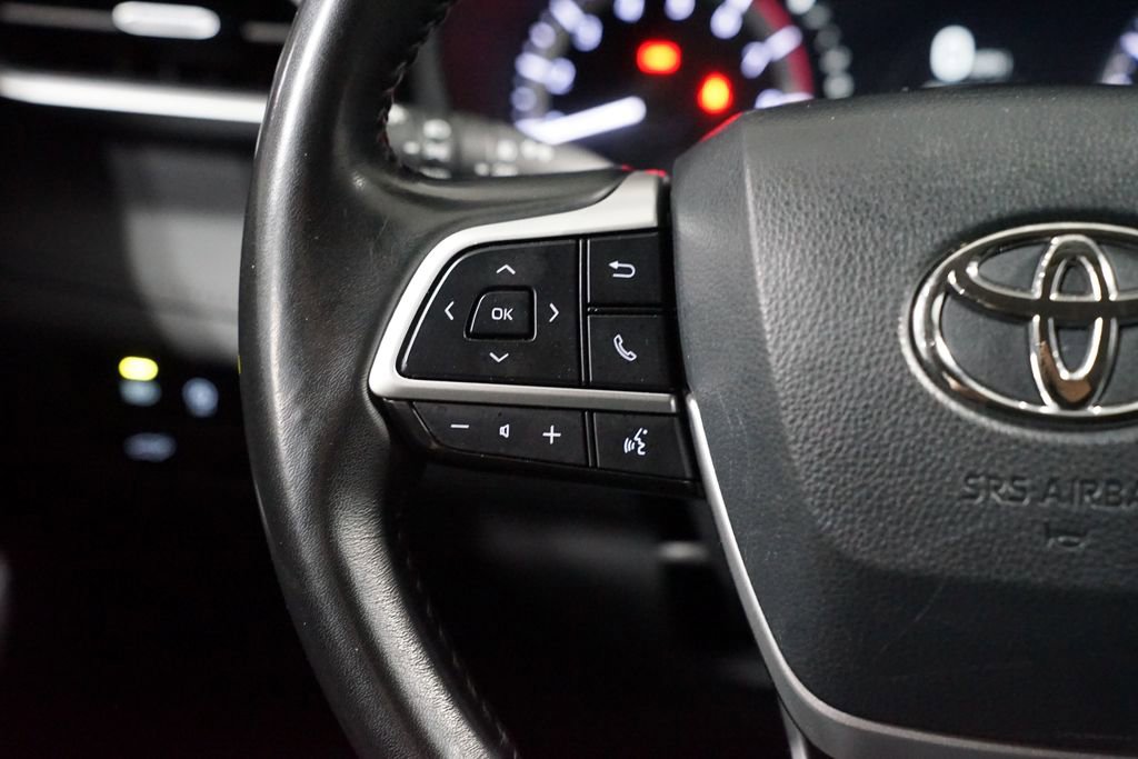 Used 2023 Toyota Highlander LE image 14