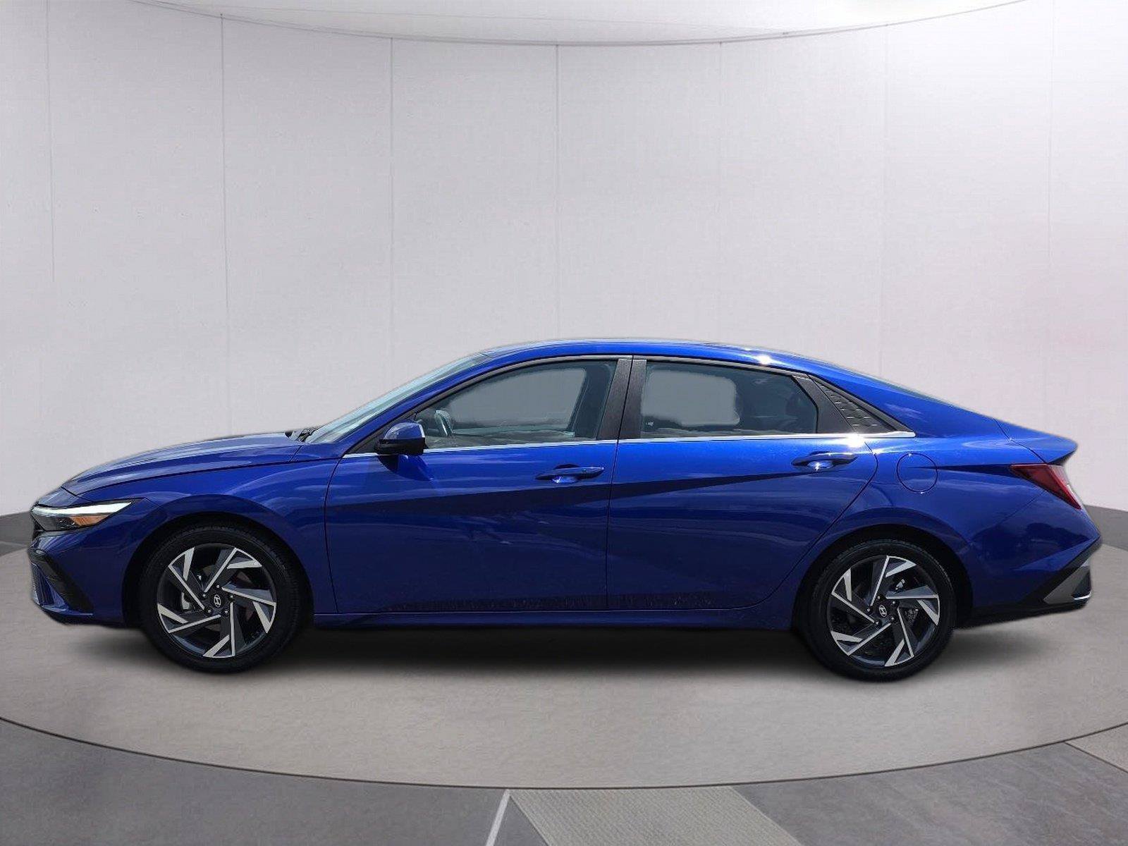 Used 2025 Hyundai Elantra SEL FWD image 9