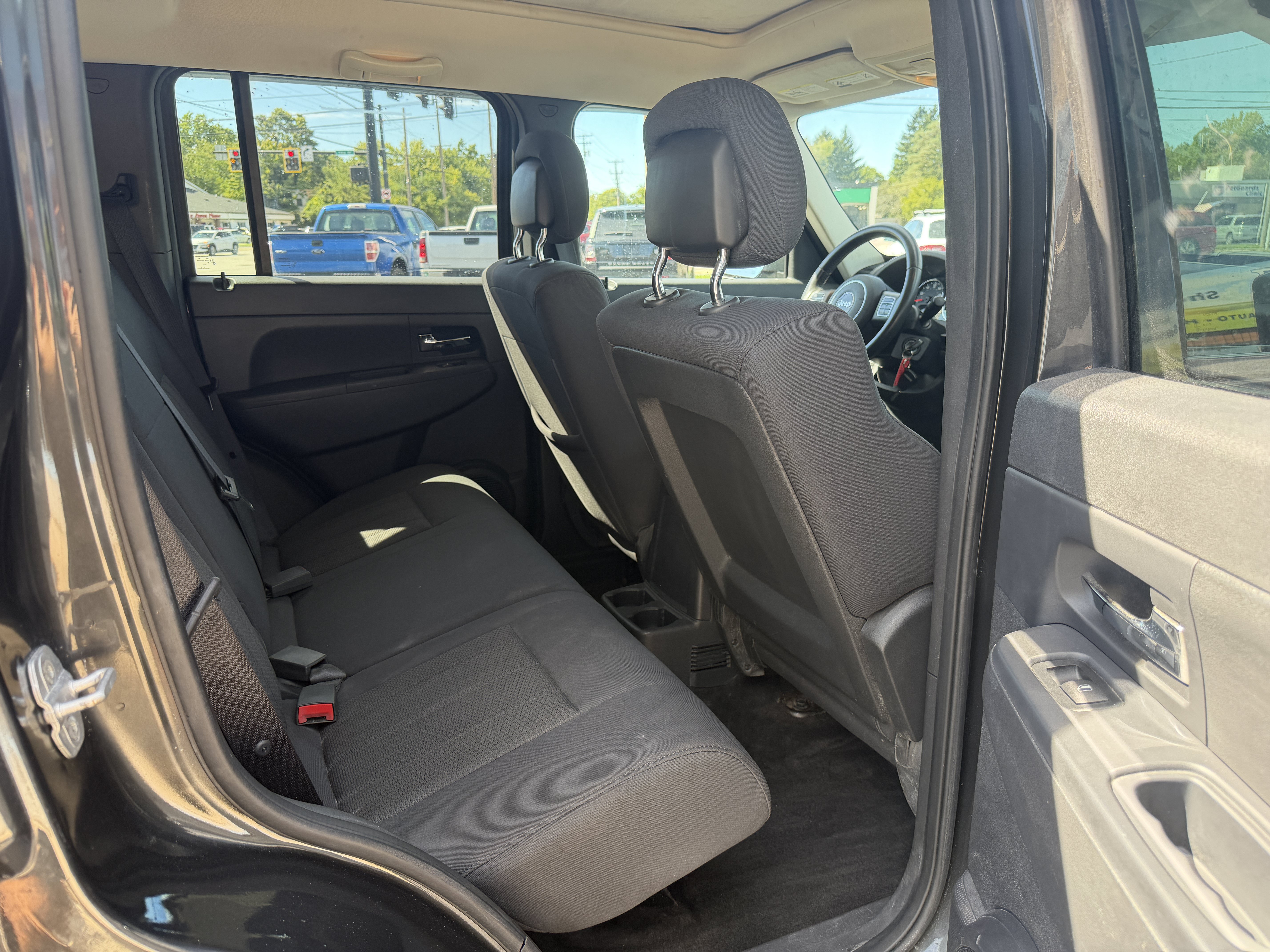 Used 2011 Jeep Liberty Sport AWD/4WD image 16